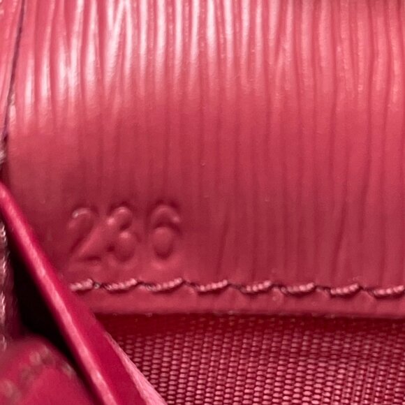 Prada Vitello Move Leather Wallet on Chain - Peonia - Preowned - Picture 9 of 12